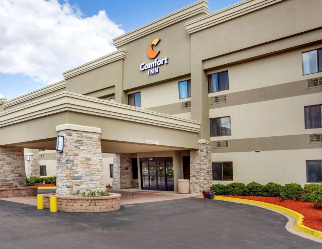 Hospitality Accounting & Bookkeeping Solutions in the US - Comfort Inn, A Client of Ceptrum Banner